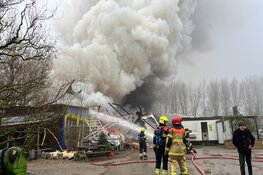 Veel rook bij loodsbrand op Ruigoord