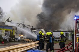 Veel rook bij loodsbrand op Ruigoord
