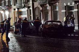 Auto in brand aan de Delistraat in Amsterdam