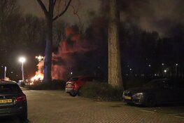 Meerdere auto&#39;s en scooters in brand op oudejaarsavond