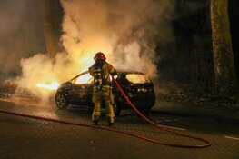 Auto brand uit aan Nachtwachtlaan na meerdere explosies