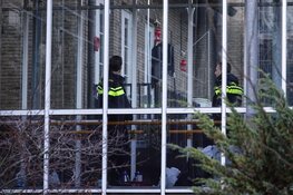 Grootschalig onderzoek nadat politie dode vrouw vindt in woning in Zuid