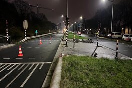 Scooter crasht tijdens politie-achtervolging