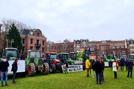 Duizenden demonstranten op Museumplein, groep tegendemonstranten afgevoerd