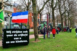 Duizenden demonstranten op Museumplein, groep tegendemonstranten afgevoerd