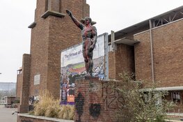 Olympisch Stadion beklad met anti-fascistische leuzen