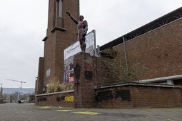 Olympisch Stadion beklad met anti-fascistische leuzen