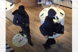 Overvallen telecomwinkels Bijlmerplein: politie zoekt informatie en roept op tot alertheid
