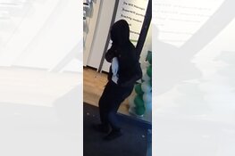 Overvallen telecomwinkels Bijlmerplein: politie zoekt informatie en roept op tot alertheid