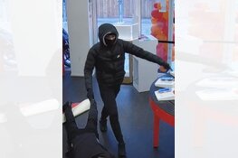 Overvallen telecomwinkels Bijlmerplein: politie zoekt informatie en roept op tot alertheid