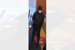 Overvallen telecomwinkels Bijlmerplein: politie zoekt informatie en roept op tot alertheid
