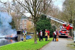 Gewonde bij brand op boot in Amsterdam-Zuid