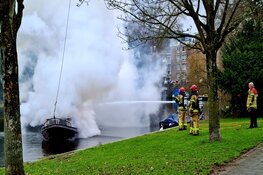 Gewonde bij brand op boot in Amsterdam-Zuid