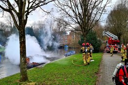 Gewonde bij brand op boot in Amsterdam-Zuid