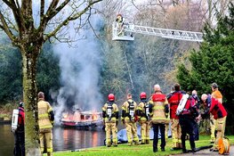 Gewonde bij brand op boot in Amsterdam-Zuid