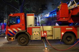 Huisdieren overleden en twee gewonden bij brand op woonboot