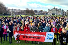 Honderden demonstranten tegen seksueel geweld op Museumplein
