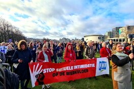 Honderden demonstranten tegen seksueel geweld op Museumplein