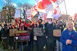 Studenten verzamelen op het Museumplein voor protest
