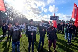 Studenten verzamelen op het Museumplein voor protest