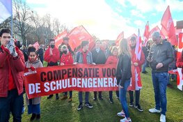 Studenten verzamelen op het Museumplein voor protest