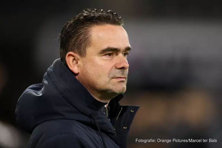 Marc Overmars vertrekt per direct bij Ajax