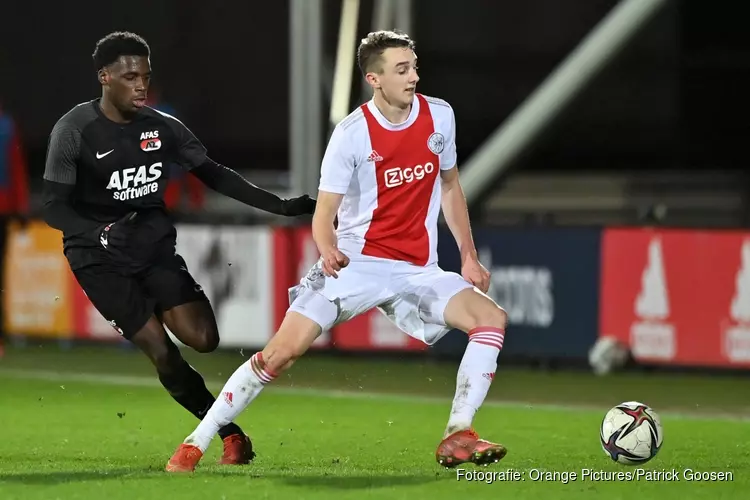 Youri Baas langer bij Ajax