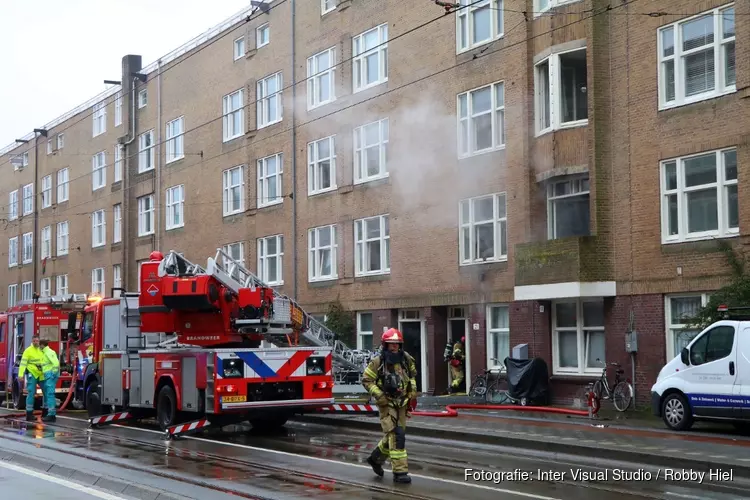 Woning Admiraal de Ruijterweg uitgebrand door accu e-bike