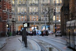 Politie massaal naar Leidseplein na melding overval en gijzeling