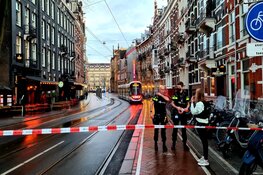 Politie massaal naar Leidseplein na melding overval en gijzeling