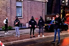 Politie massaal naar Leidseplein na melding overval en gijzeling