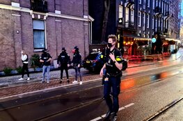 Politie massaal naar Leidseplein na melding overval en gijzeling