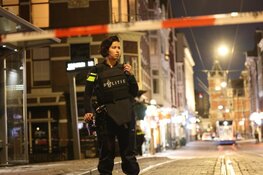 Politie massaal naar Leidseplein na melding overval en gijzeling
