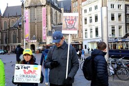 Demonstraten tegen oorlog in Oekraïne komen bijeen op de Dam, zondag solidariteitsactie