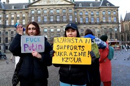 Demonstraten tegen oorlog in Oekraïne komen bijeen op de Dam, zondag solidariteitsactie