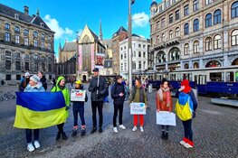 Demonstraten tegen oorlog in Oekraïne komen bijeen op de Dam, zondag solidariteitsactie