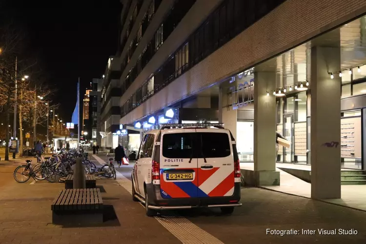 Dader met vleesmes overvalt Albert Heijn Wibautstraat