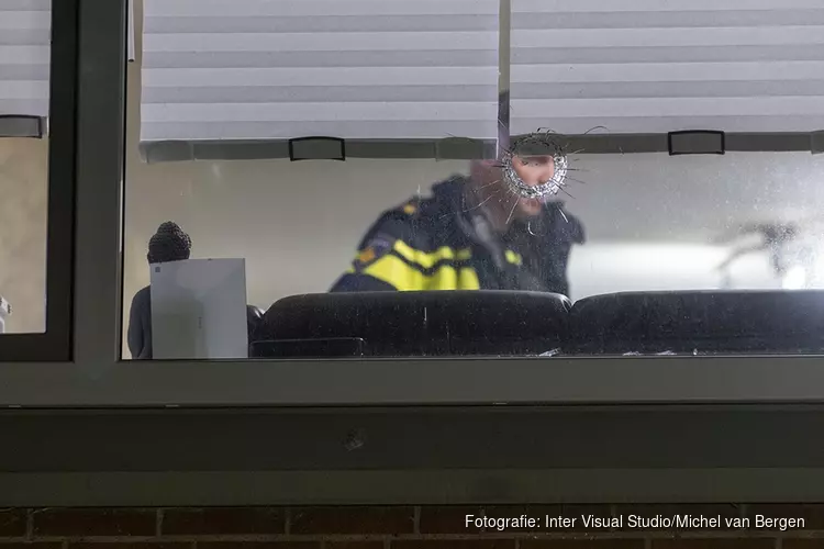 Woning beschoten aan de Nieuwersluishof in Amsterdam Zuidoost