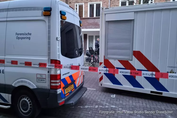 Stoffelijk overschot aangetroffen in Spaarndammerbuurt. Politie doet onderzoek