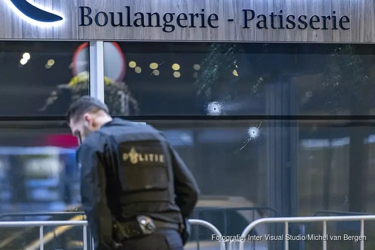 Meerdere kogels afgevuurd op bakkerij in Amsterdam Osdorp