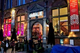 Demonstratie bij De Balie, tramverkeer omgeleid