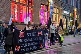 Demonstratie bij De Balie, tramverkeer omgeleid