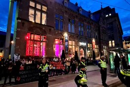 Demonstratie bij De Balie, tramverkeer omgeleid