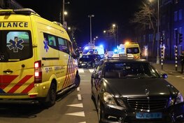 Aanrijding tussen auto en taxi, meerdere gewonden