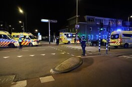 Aanrijding tussen auto en taxi, meerdere gewonden