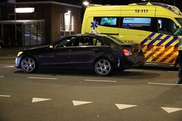 Aanrijding tussen auto en taxi, meerdere gewonden