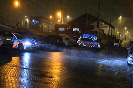 Sneeuwval en harde noordoostenwind zorgen voor wateroverlast in Volendam en Amsterdam