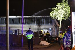 Flinke brand bij afvalpunt in Amsterdam-Noord