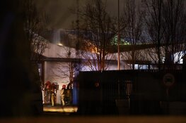 Flinke brand bij afvalpunt in Amsterdam-Noord