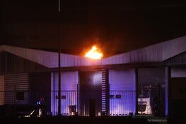 Flinke brand bij afvalpunt in Amsterdam-Noord